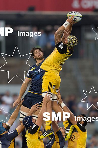 Sam Carter (Brumbies) and Blade Thomson (Hurricanes)