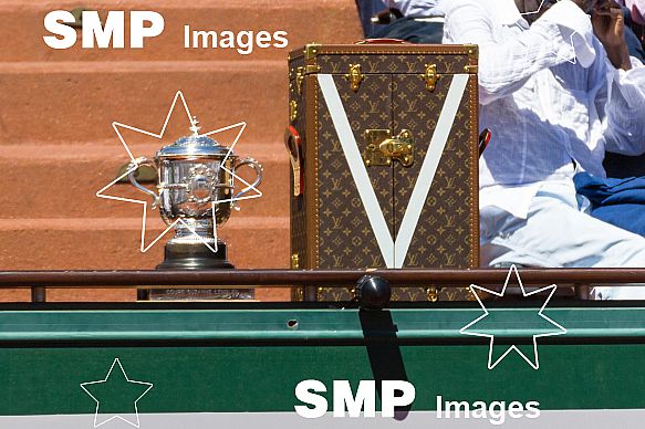 Coupe Suzanne Lenglen Trophy & Louis Vuitton Trunk